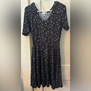 Black flower dress with ties in back Monteau size Large